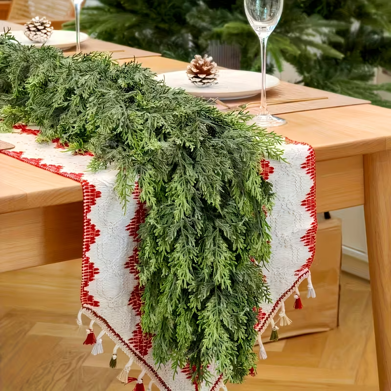 EverGlow™ | Guirnalda Navideña de Lujo – Realismo y Elegancia Sin Mantenimiento