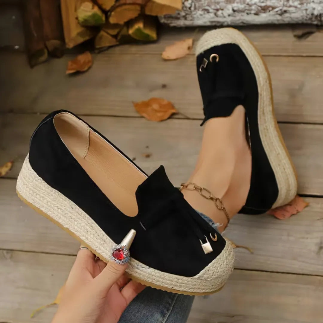 Azalea: Calzado con cuña cómodo